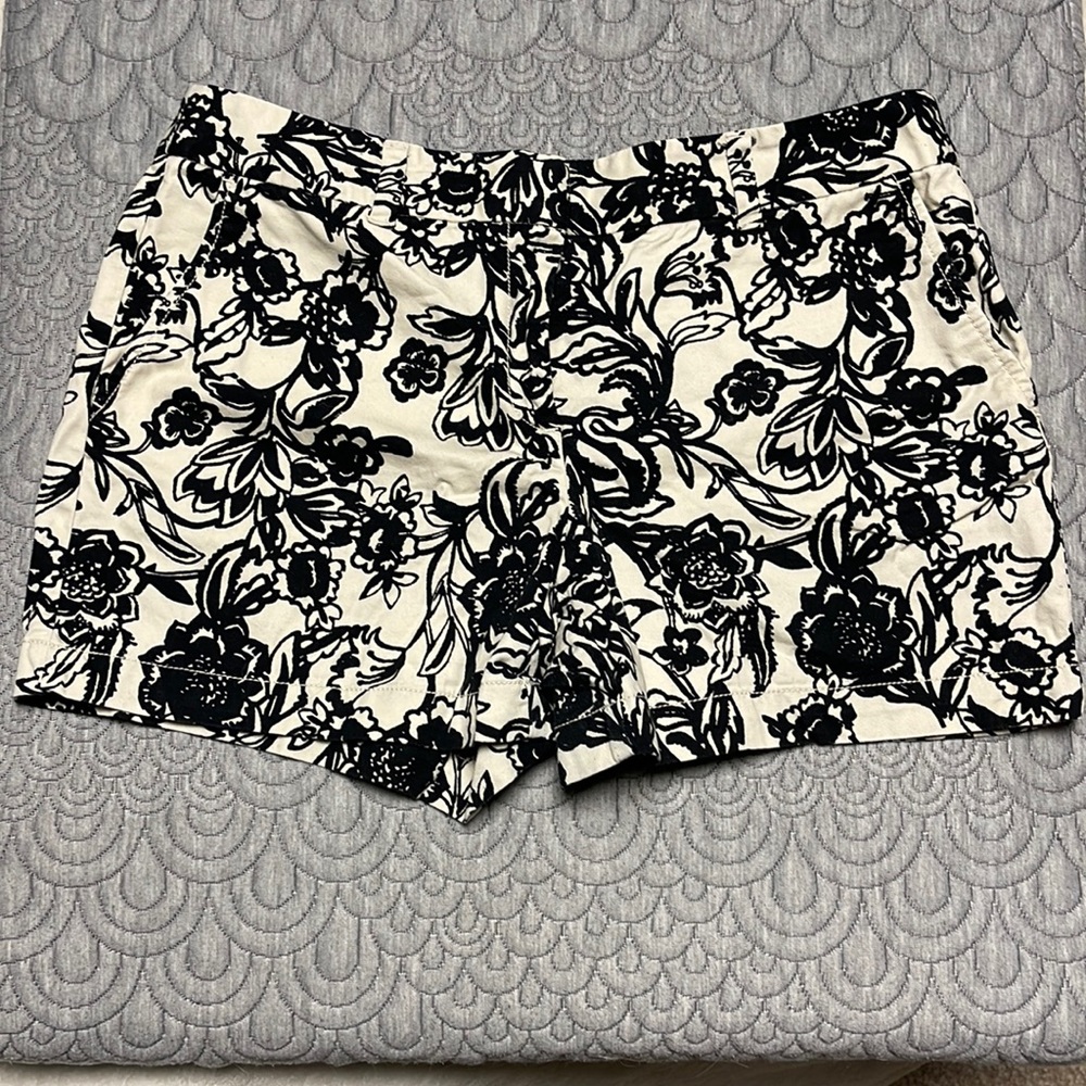 Ann Taylor LOFT | Shorts size 8 | Beige with Black Flowers